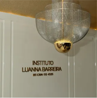 Detalhe da fachada interna do Instituto Luanna Barreira