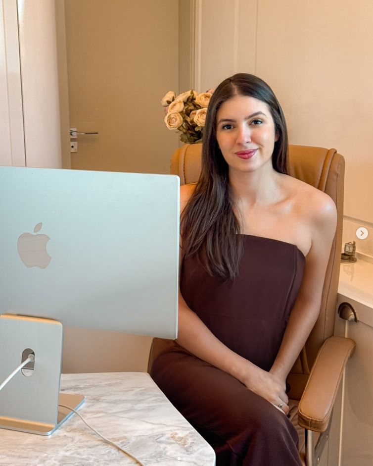 Consulta dermatológica com a Dra. Luanna Barreira